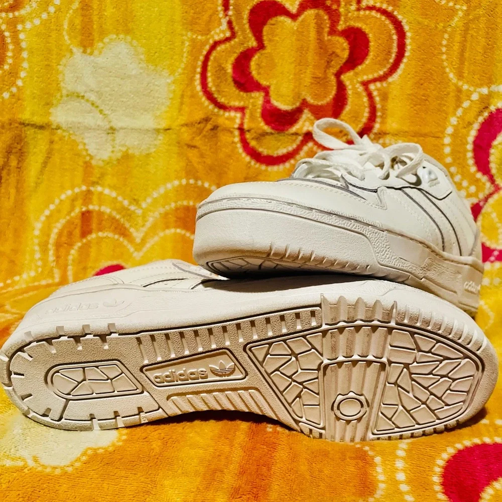 Adidas Rivalry Low shoe - Picture 3 of 6